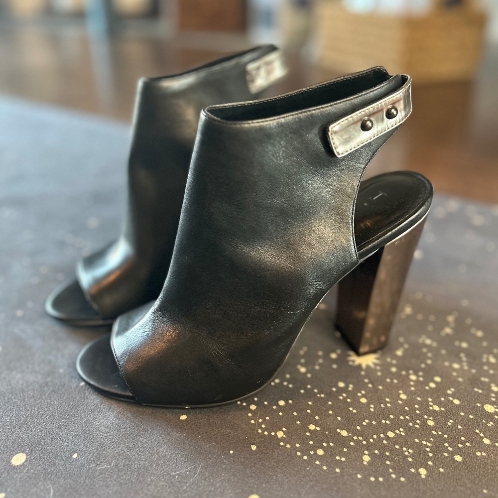 H by Halston Natalie Heels Size 9 Women's